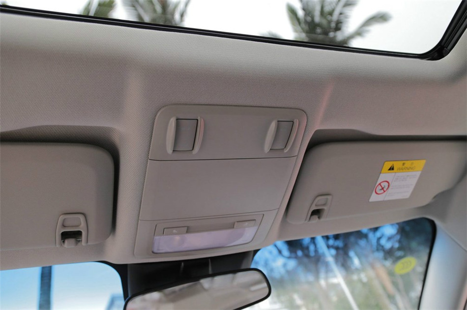 2014款 1.6L AT SL百万纪念版 座椅空间