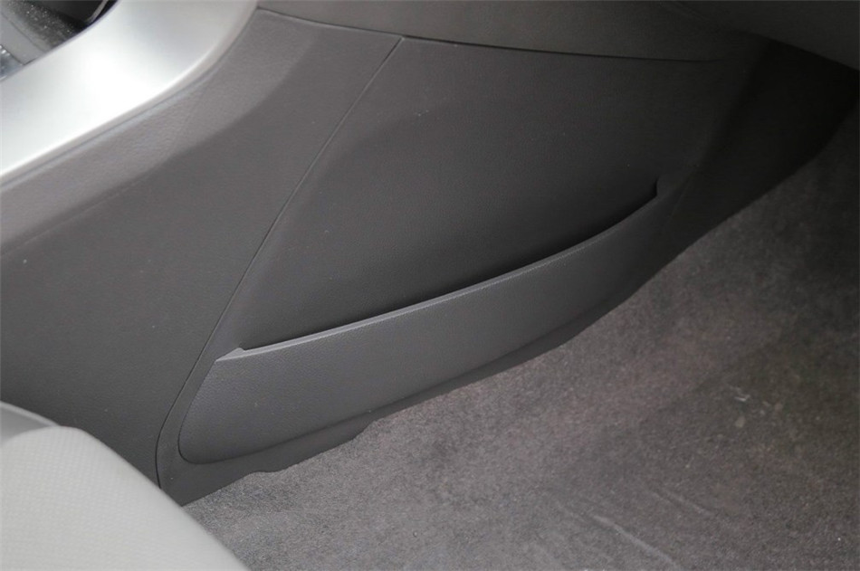 2014款 1.6L AT SL百万纪念版 座椅空间