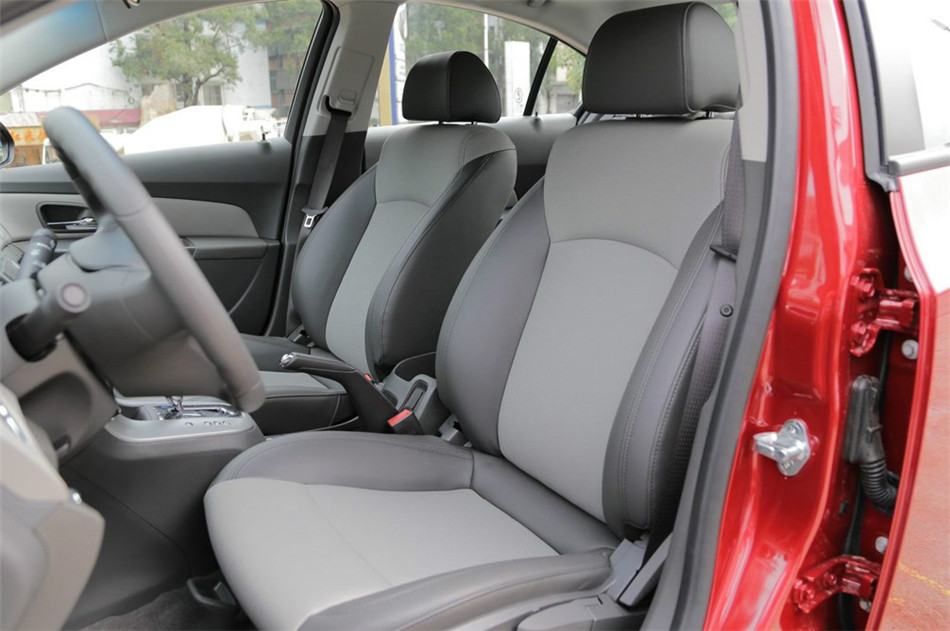 2014款 1.6L AT SL百万纪念版 座椅空间