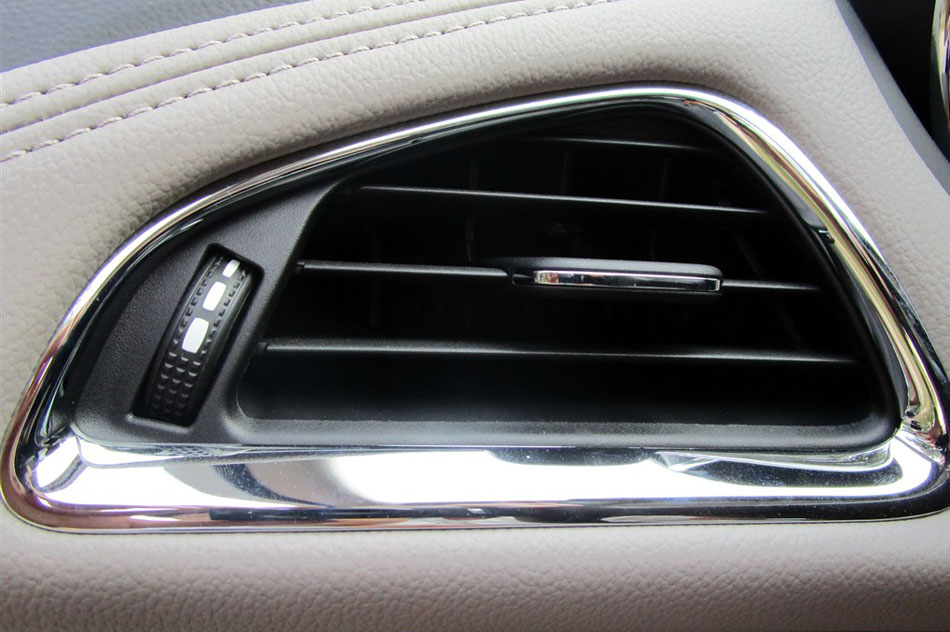 2015款 1.5L 自动精英版 内饰