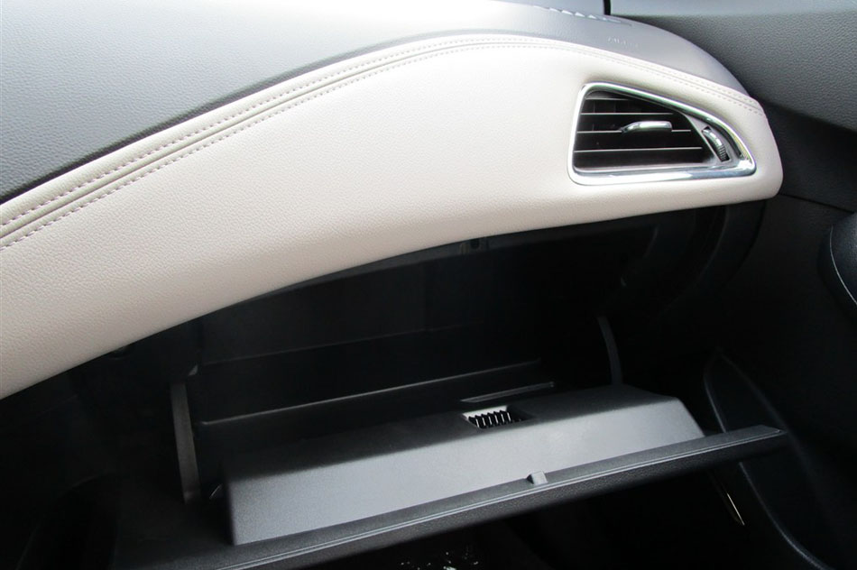 2015款 1.5L 自动精英版 内饰