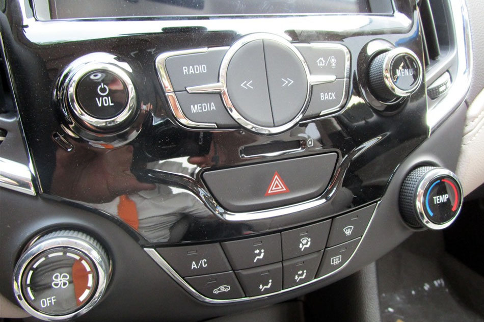 2015款 1.5L 自动精英版 内饰