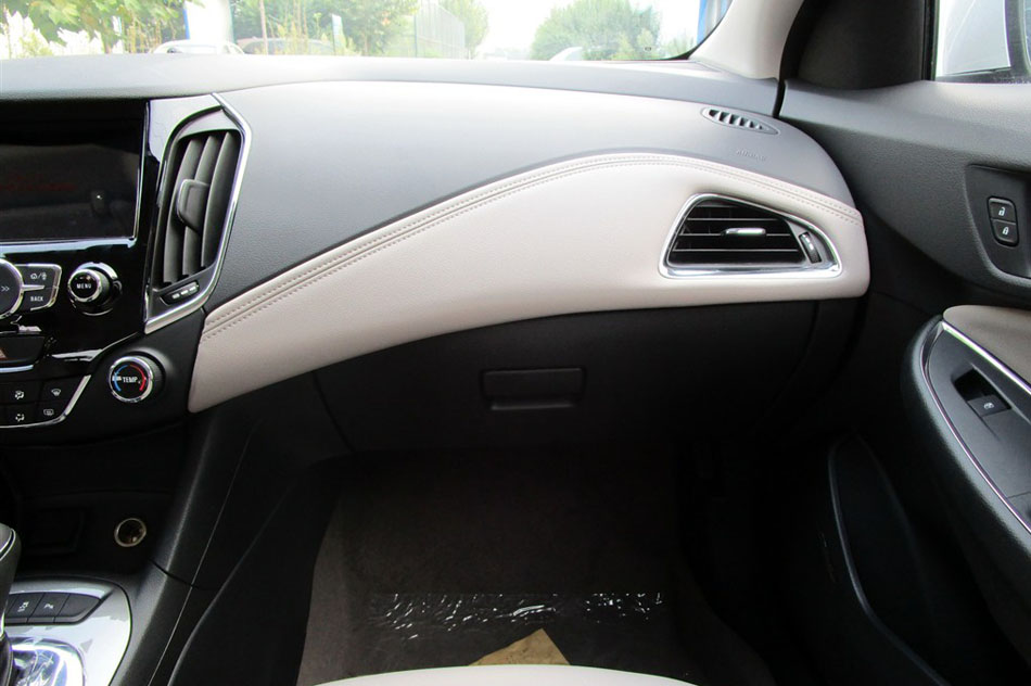 2015款 1.5L 自动精英版 内饰