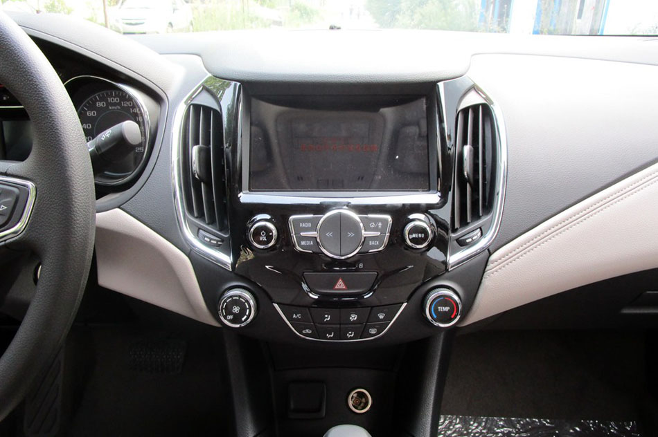 2015款 1.5L 自动精英版 内饰