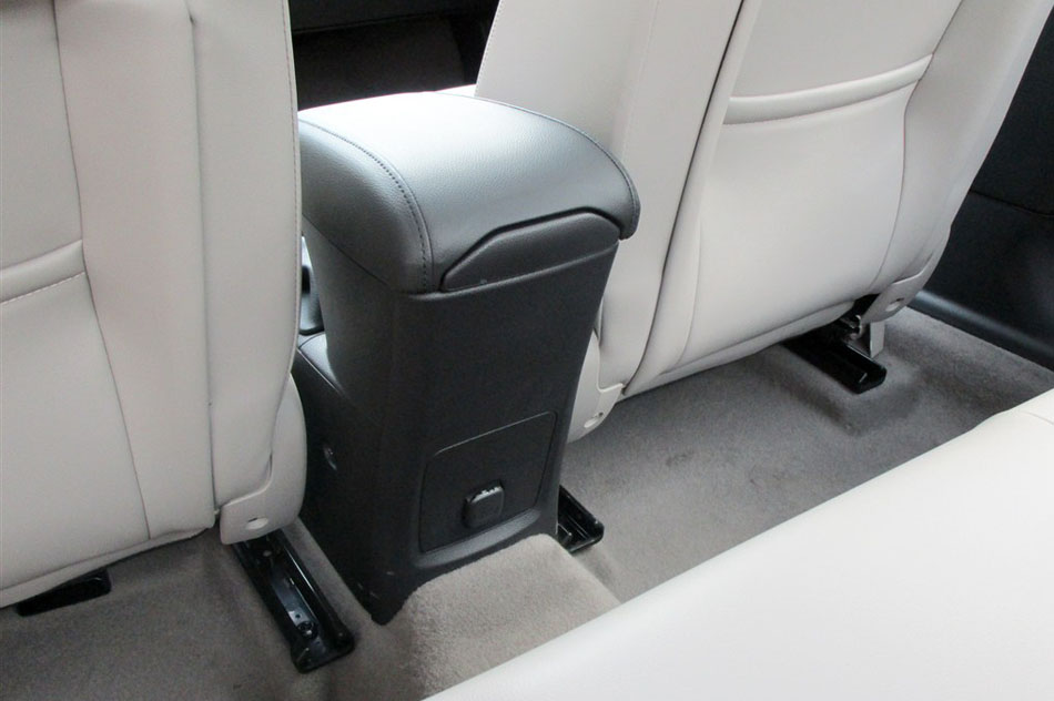 2015款 1.5L 自动精英版 座椅空间