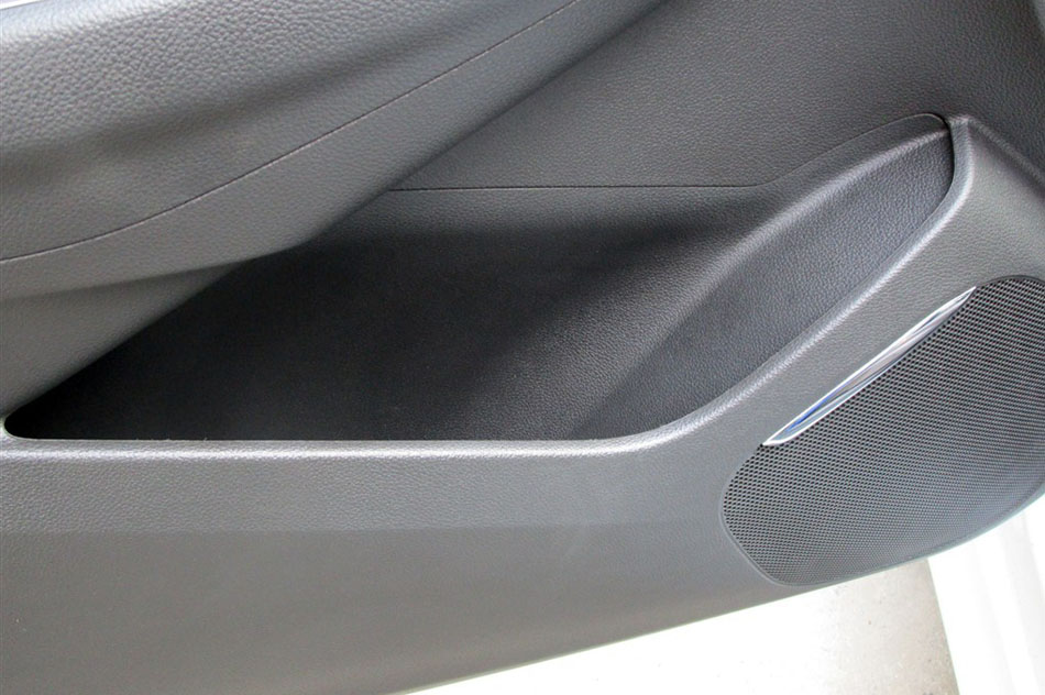 2015款 1.5L 自动精英版 座椅空间