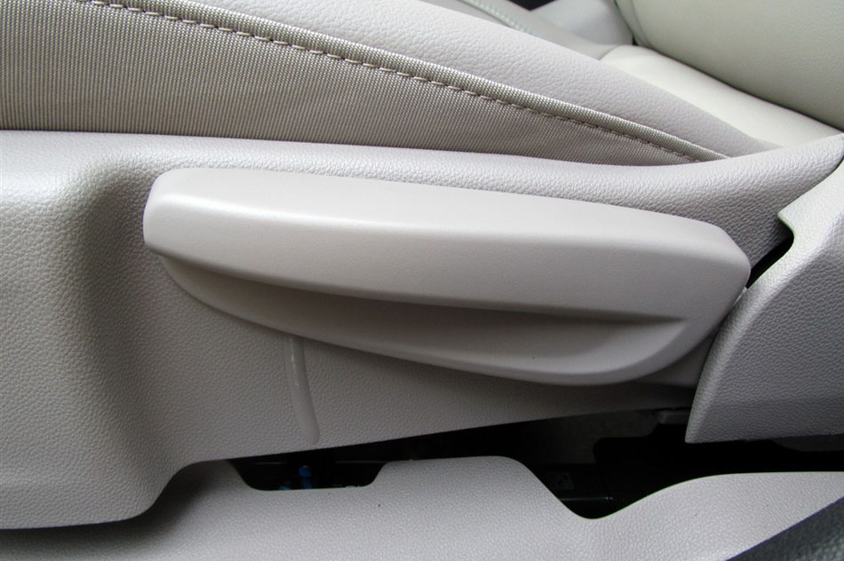 2015款 1.5L 自动精英版 座椅空间