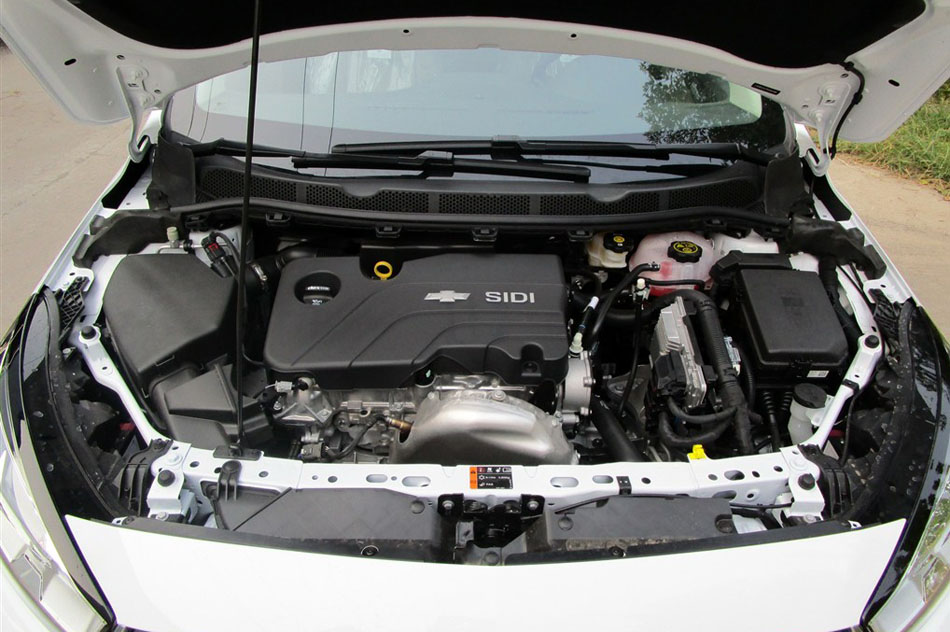 2015款 1.5L 自动精英版 引擎底盘