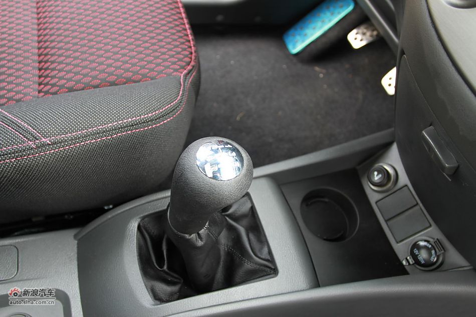 悦翔3G版内饰及细节