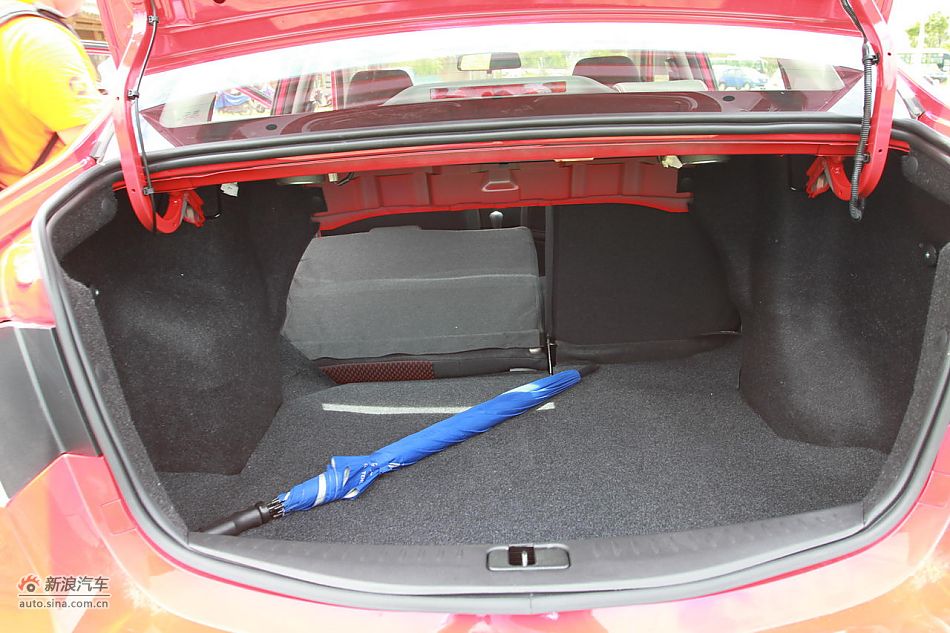 悦翔3G版乘坐及储物空间