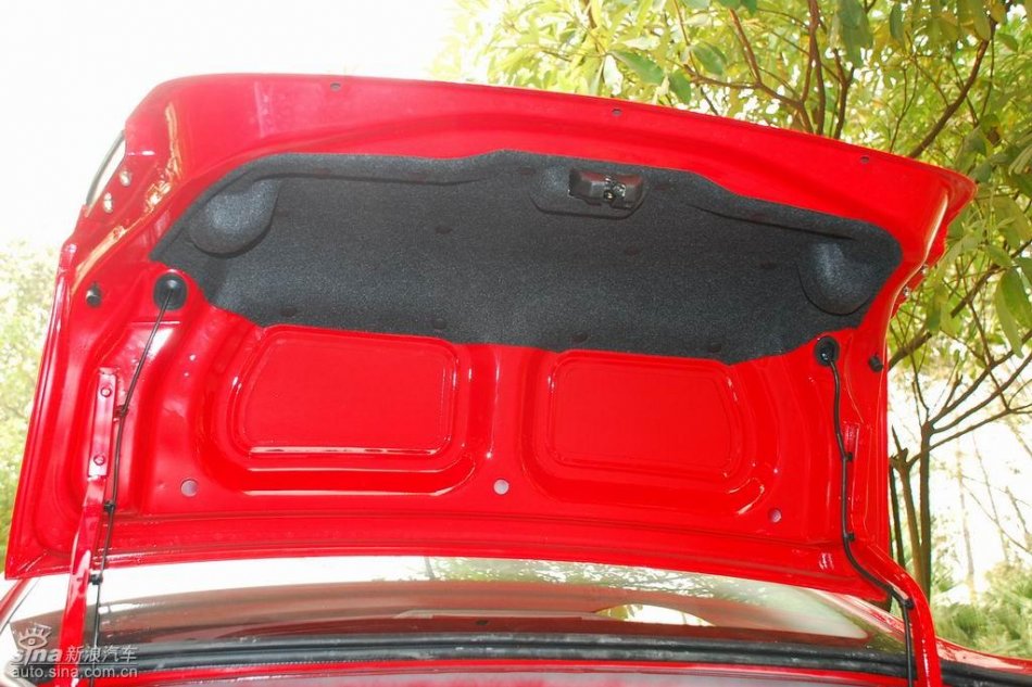 长安悦翔行李厢