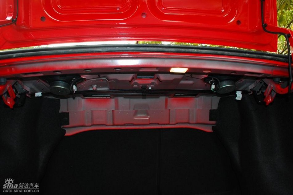 长安悦翔行李厢