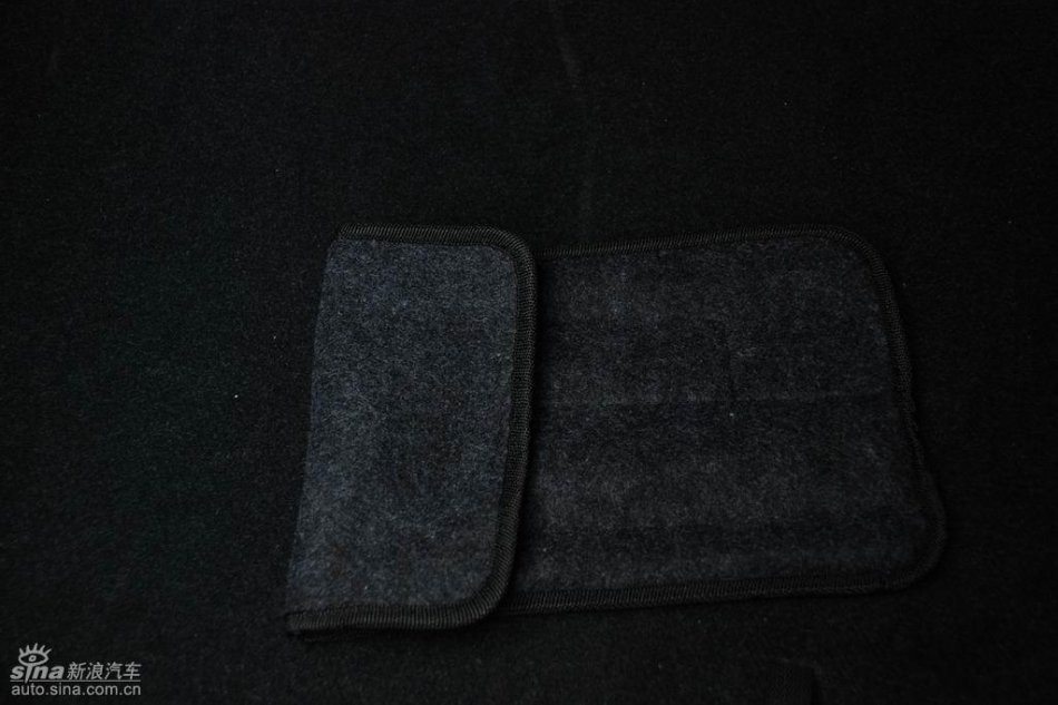 长安悦翔行李厢