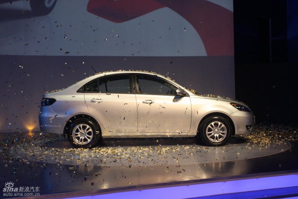 长安悦翔上市发布会外观实拍图