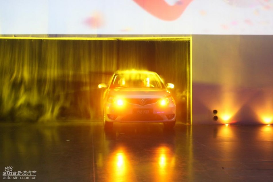 长安悦翔上市发布会现场亮相