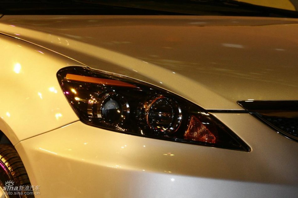 长安悦翔上市发布会现场亮相