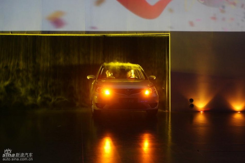 长安悦翔上市发布会现场亮相