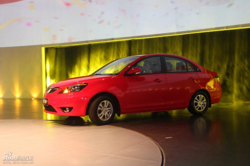 长安悦翔上市发布会现场亮相