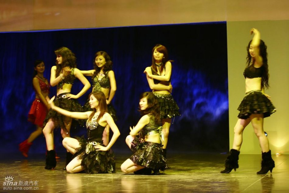 长安悦翔上市发布现场歌舞表演