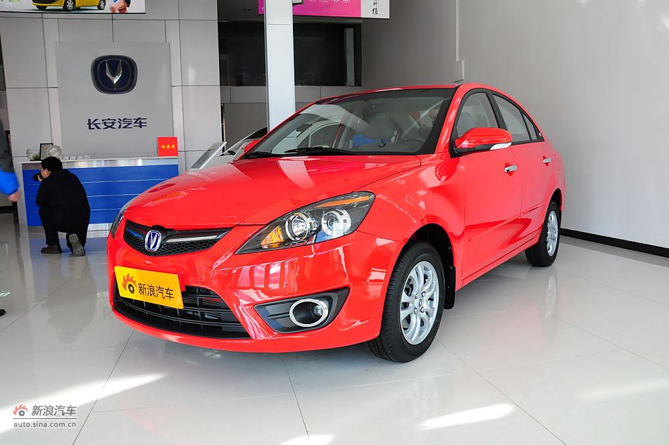 2012款悦翔三厢实拍