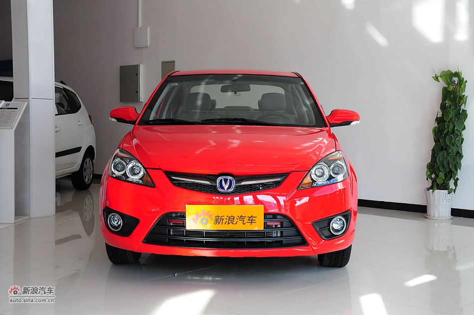 2012款悦翔三厢实拍