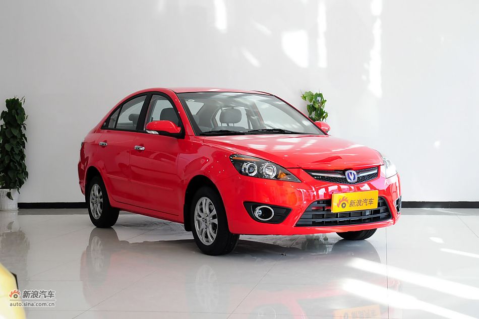 2012款悦翔三厢实拍