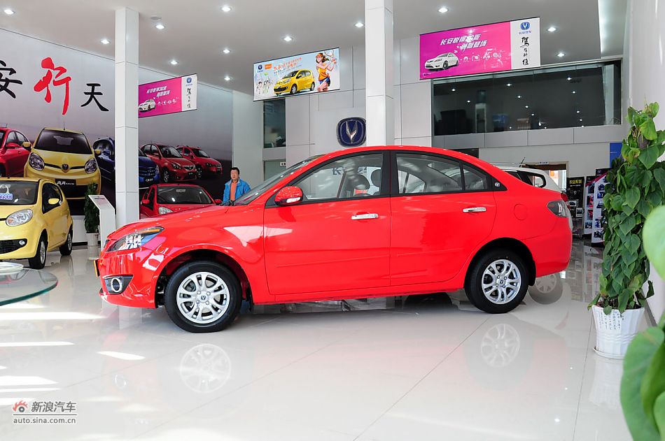 2012款悦翔三厢实拍