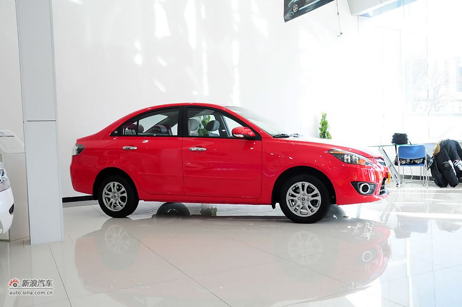 2012款悦翔三厢实拍