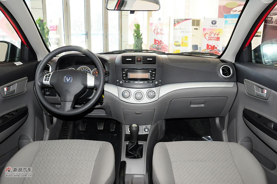 2012款悦翔三厢实拍