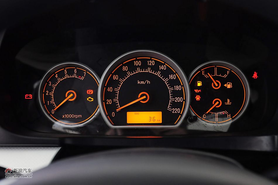 2012款悦翔三厢实拍