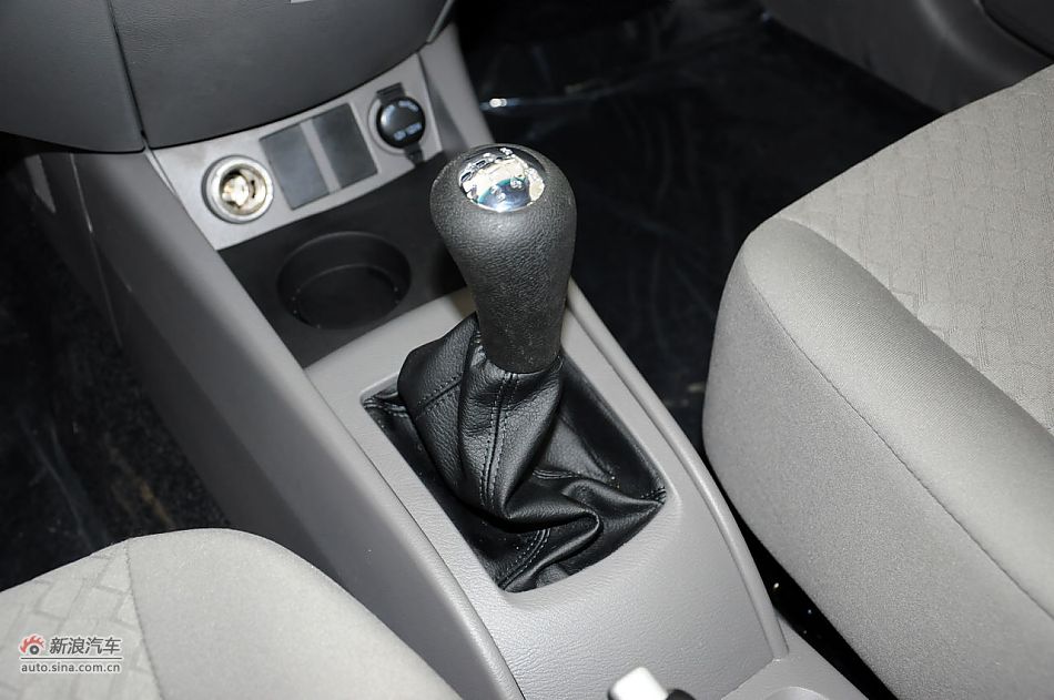 2012款悦翔三厢实拍