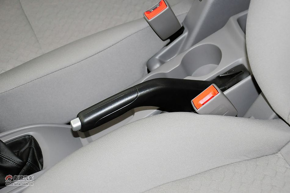 2012款悦翔三厢实拍