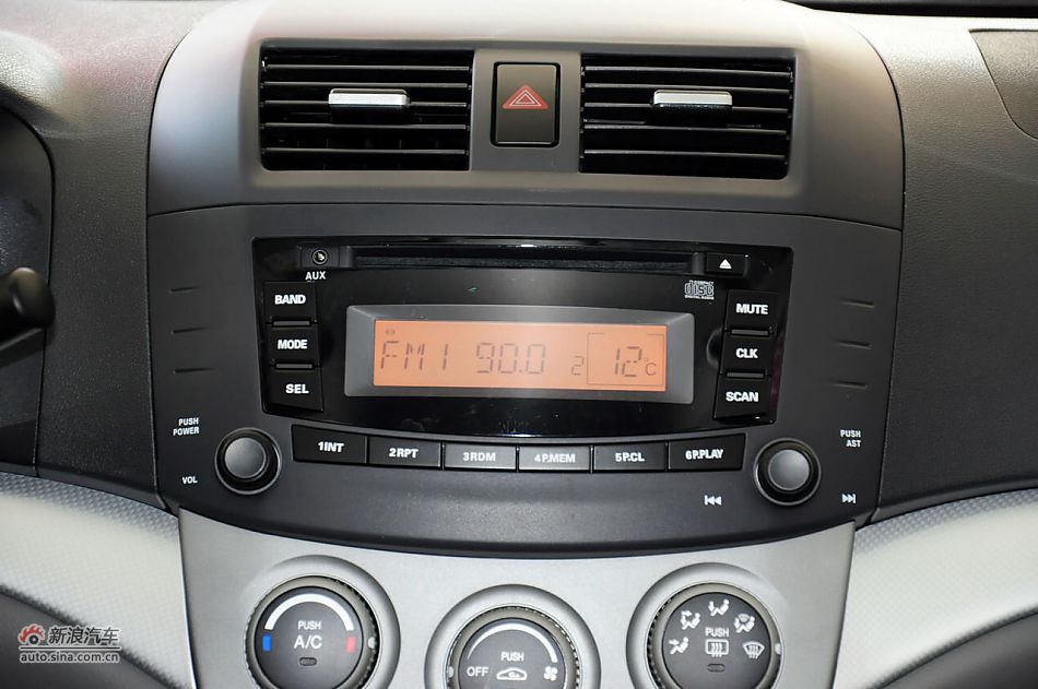 2012款悦翔三厢实拍