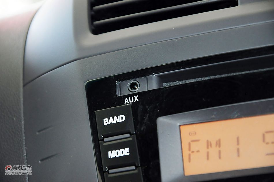 2012款悦翔三厢实拍