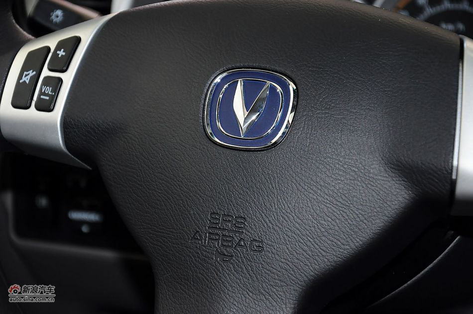 2012款悦翔三厢实拍