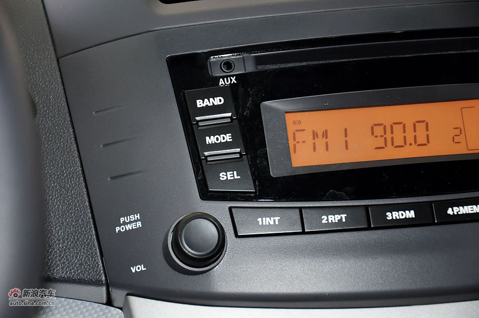 2012款悦翔三厢实拍