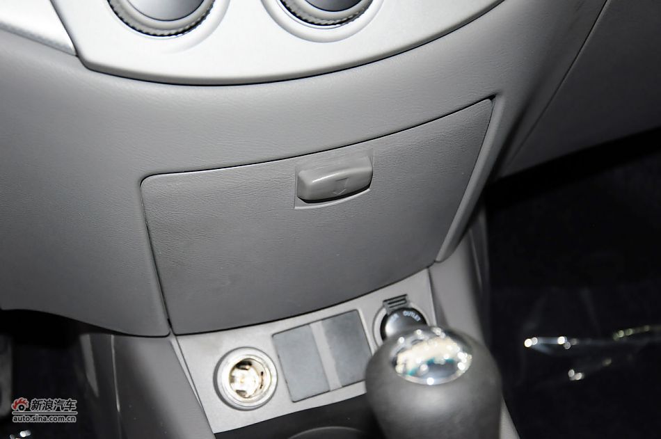 2012款悦翔三厢实拍