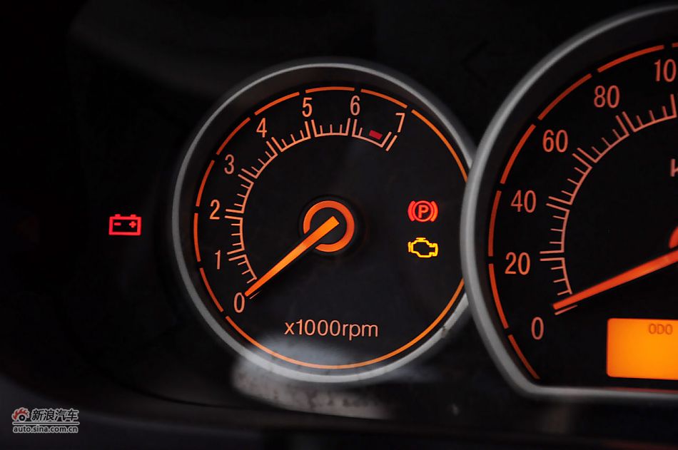 2012款悦翔三厢实拍