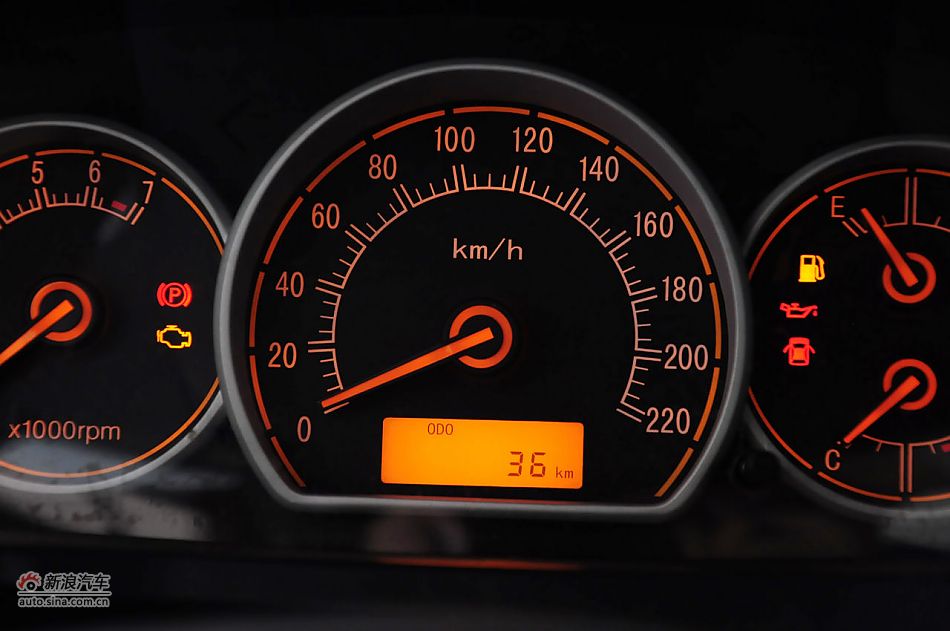 2012款悦翔三厢实拍