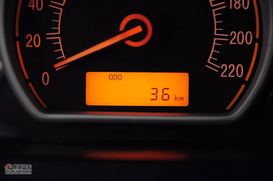 2012款悦翔三厢实拍