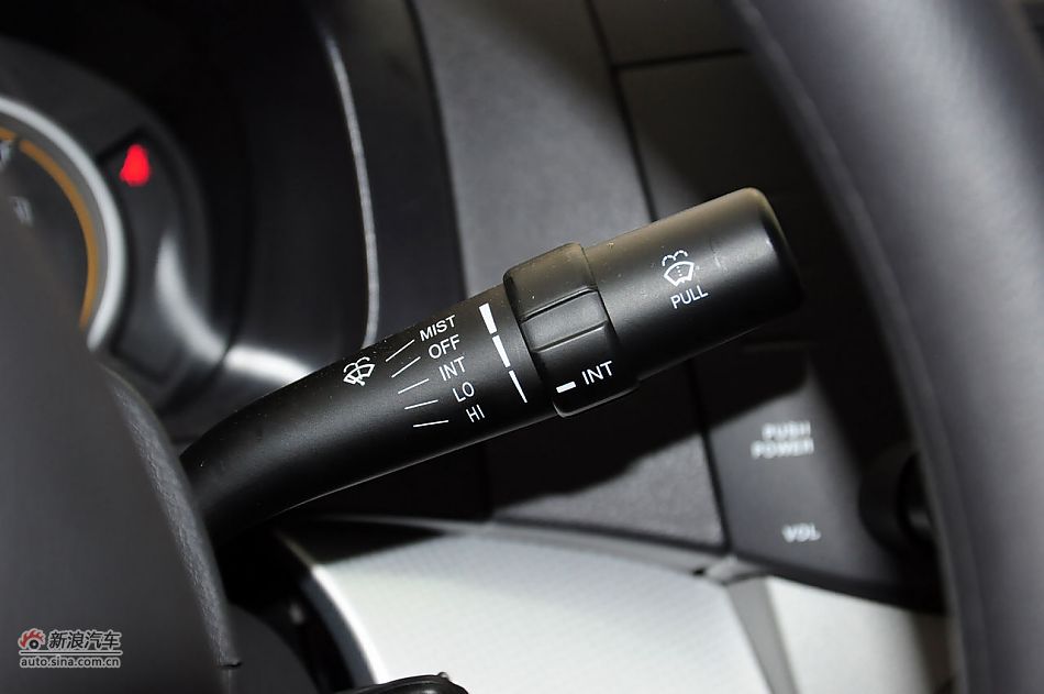 2012款悦翔三厢实拍