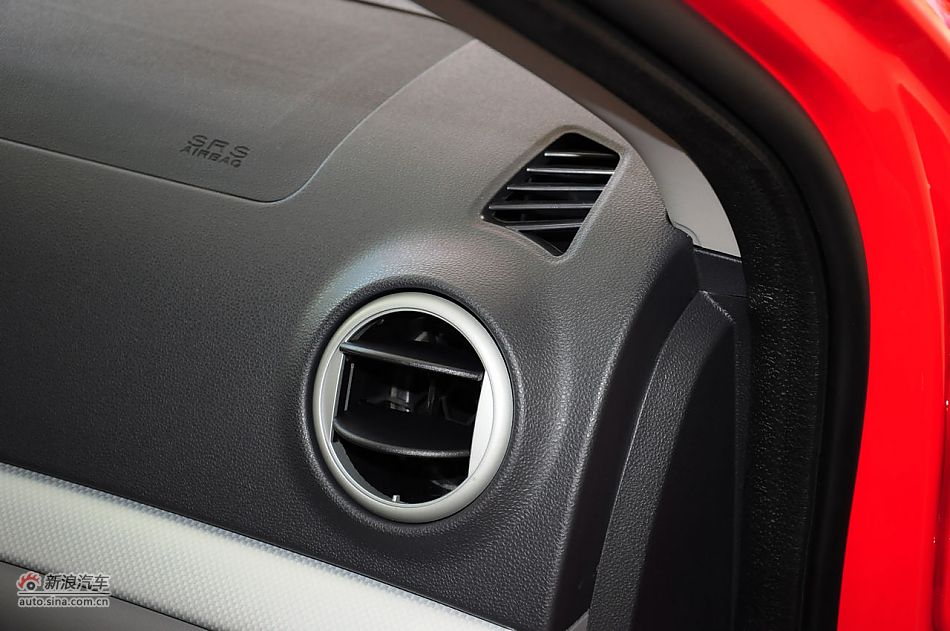 2012款悦翔三厢实拍