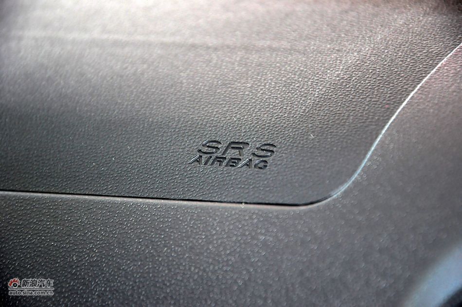 2012款悦翔三厢实拍