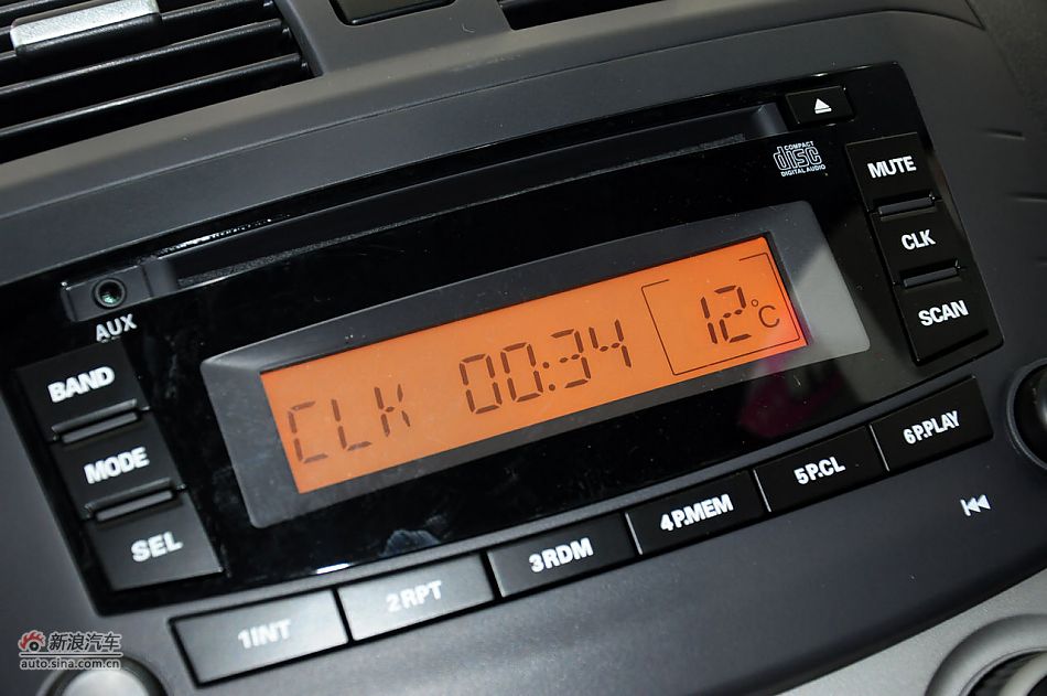 2012款悦翔三厢实拍