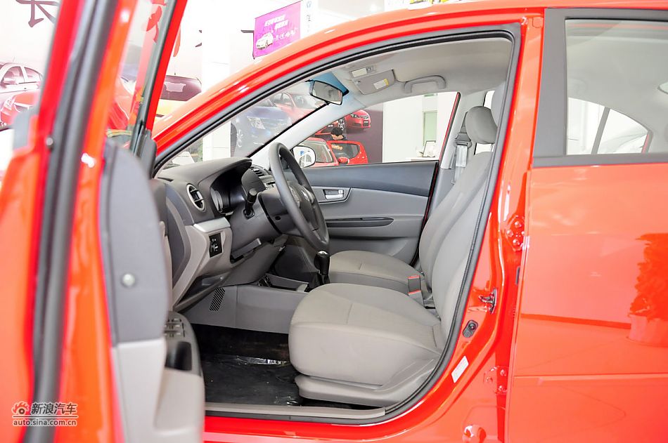 2012款悦翔三厢实拍