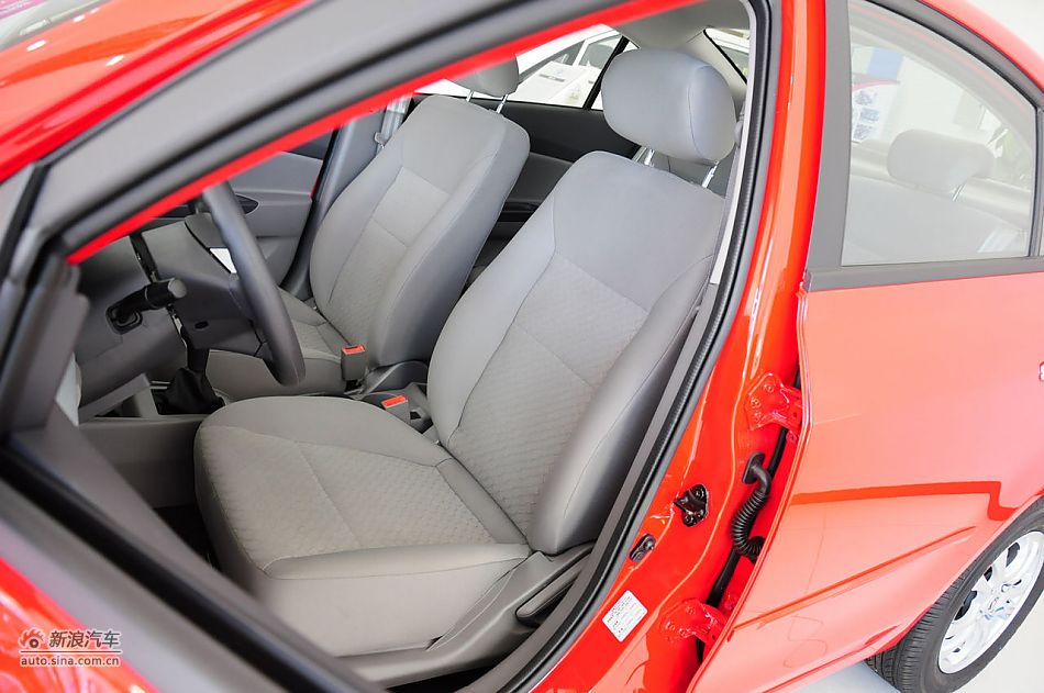 2012款悦翔三厢实拍