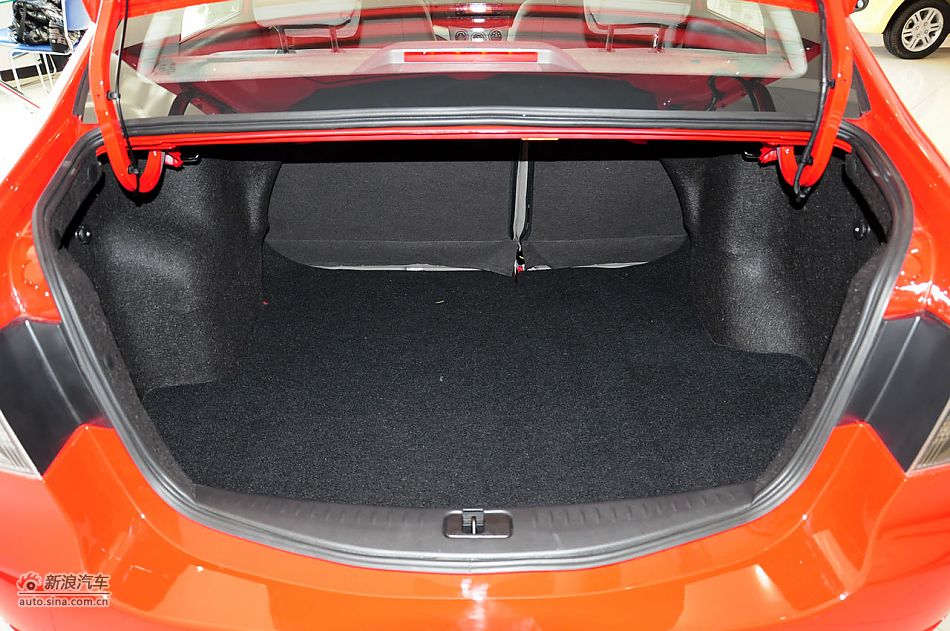 2012款悦翔三厢实拍