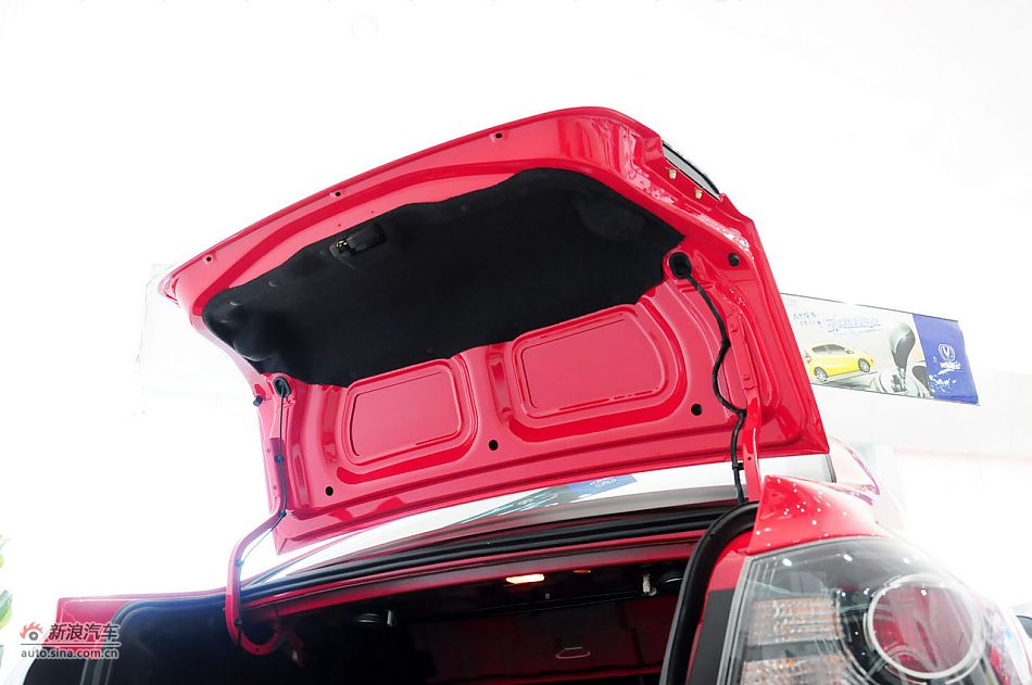 2012款悦翔三厢实拍