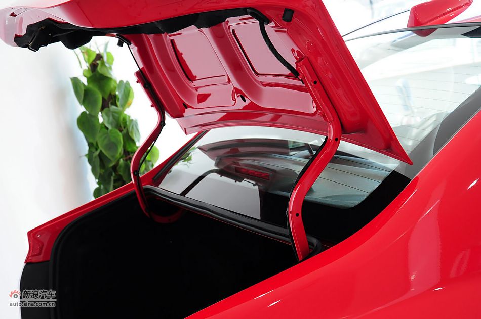 2012款悦翔三厢实拍