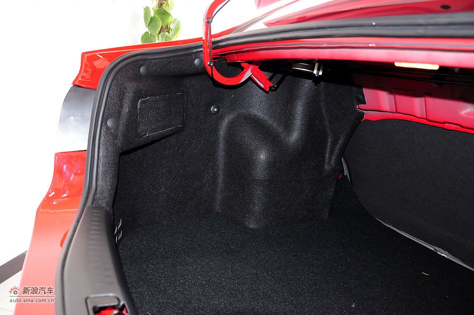 2012款悦翔三厢实拍